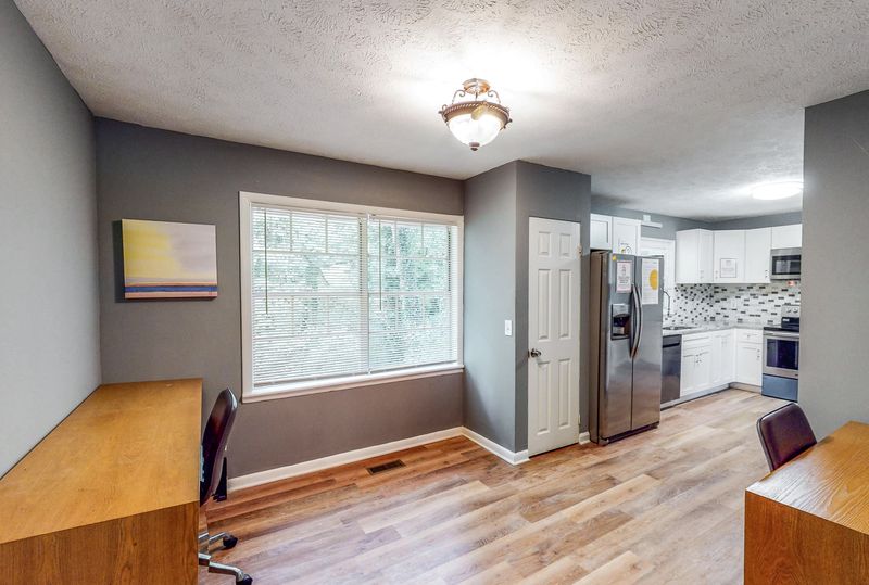 Best Rated | Long-Term Stay (12+ months) | Affordable | Walking Distance From Bus Stop | Clean & Well Maintained | Fast Host Response Time (id. 938)