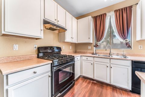 Newly Renovated North Las Vegas Home with  Modern Comforts a Backyard and FREE Monthly Cleanings! Comfortable Bedrooms and 3 Large Bathrooms (id. 8631)