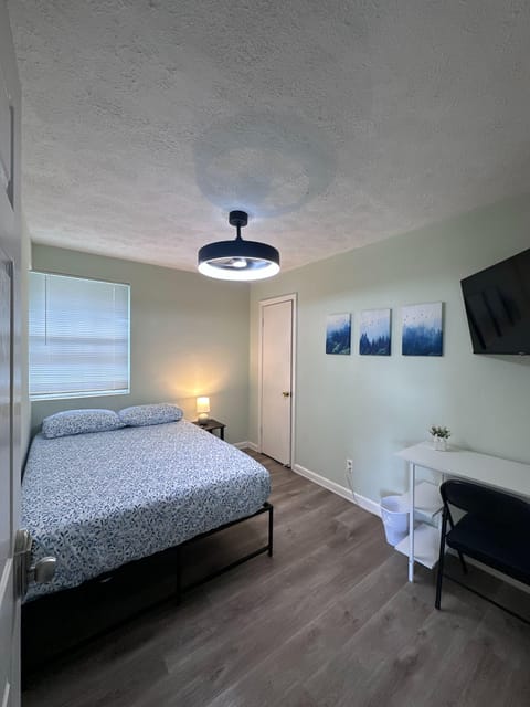 roommates in Undisclosed, Jacksonville, FL 32244 Newly Renovated Rooms Walk to Walmart & Transit (id. 1332) - cirtru.com