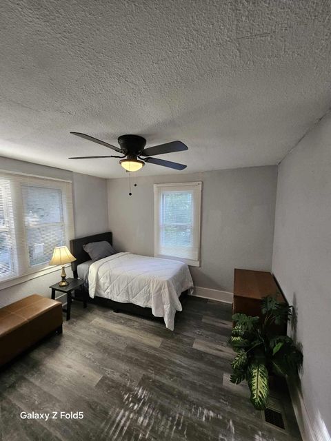 roommates in Undisclosed, Jacksonville, FL 32206 Spacious & newly-renovated Jacksonville House with Workspace (id. 12979) - cirtru.com