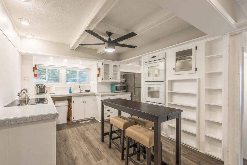 roommates in Undisclosed, Raytown, MO 64138 Discover this stylish home in Raytown, just minutes from 63rd St, Raytown Rd, major hospitals, employers like Hallmark and Cerner, and vibrant downtown Kansas City, all with easy access to I-70 and bus stops! (id. 9020) - cirtru.com