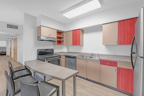 Most Security Friendly Building Co-Living in Memphis! Modern Barksdale Flats: Affordable Private Room Near Overton Park w/ FREE Parking, In-Unit Laundry, Upgraded Kitchen & Wi-Fi! (id. 20437)