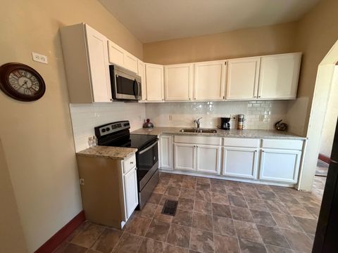 Charming Historic Springfield Home | 5BR PadSplit  TWO Kitchens  Private Baths (id. 26172)