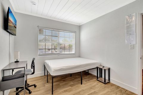 Low Move-In fee! All Utilities Included! Free Fast Wi-Fi ! Smart Lock Rooms!  Plenty of Private Parking ! Bus Routes Around the Corner Affordable and Spacious Co-Living Home in Riviera Beach, Florida (id. 12703)