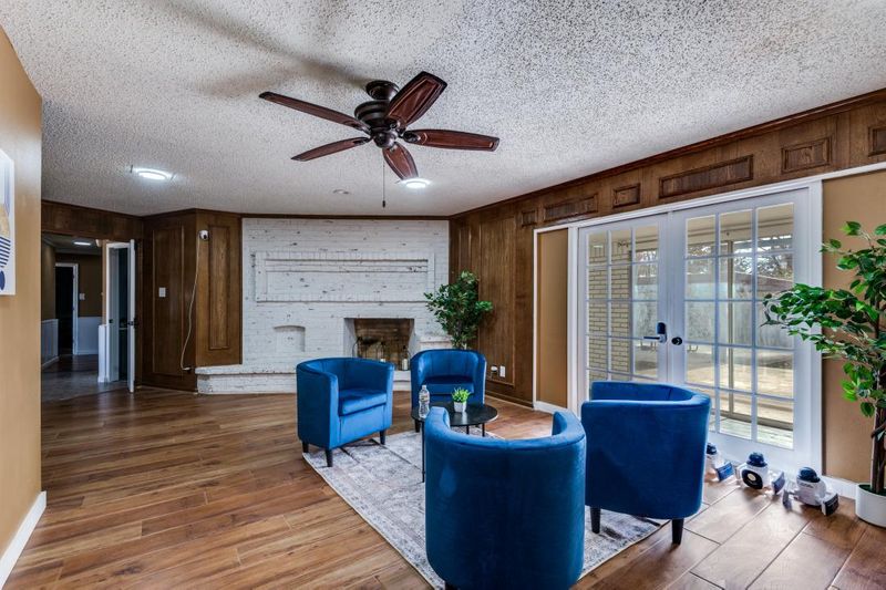 roommates in Undisclosed, Dallas, TX 75224 BRAND NEW JAN 2026!     Working professionals wanted...rent smarter  Workspace in every room   Great Location/Quiet Cul-de-sac street    Lots of parking     TVs in every room  Bus stop within 1 block! (id. 22830) - cirtru.com