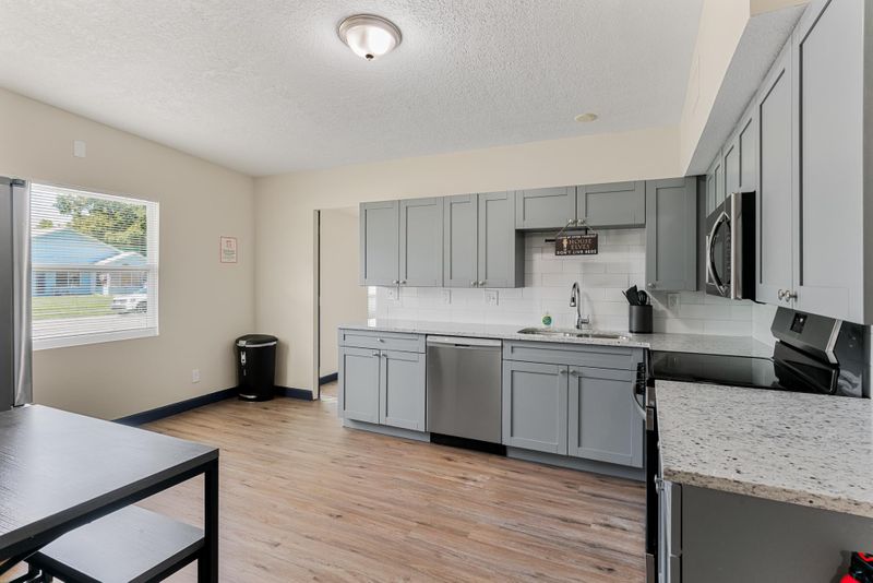 roommates in Undisclosed, Clearwater, FL 33755 Charming Newly-Renovated Home with Modern Amenities (id. 7927) - cirtru.com