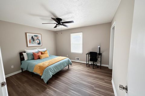 Join a community of professionals at a newly renovated space  Enjoy peace of mind smart-lock privacy,  ultra-fast Wi-Fi, and  &nbsp;plenty of parking. All utilities are included. Experience modern&nbsp;living that feels like home. (id. 28541)