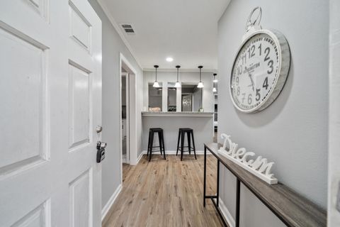 roommates in Undisclosed, Houston, TX 77033 Houston House with Dining area. Newly-renovated & cozy (id. 10066) - cirtru.com