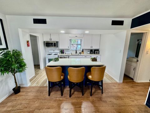 University Hills Home (id. 16385)