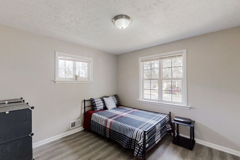 Fresh & Inviting Atlanta Home | Furnished, Secure, and Spacious | No Move-In Fee , Free Wi-Fi , Monthly Cleanings , Bus Stop 0.9 Mile Away , and Grocery Store 0.9 Miles Away (id. 8117)