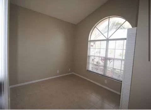 Private Room in 3Bed.1.5Bath