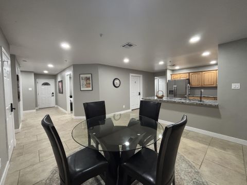 Huge Newly-Renovated Modern Home with Private Rooms for Rent! (id. 10501)