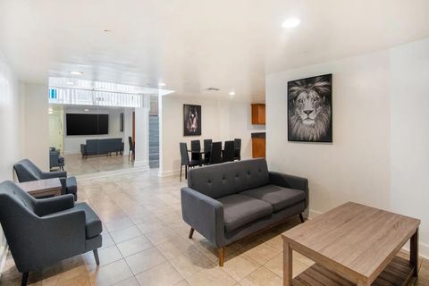 Fully furnished Private Rooms in Co-living apartment just 5 minutes walking from UCLA (id. 28876)