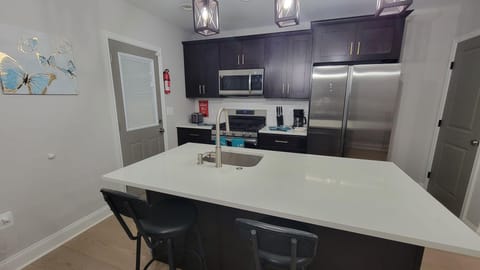 Near Food, Hospitals, Transit & Highways - All Utilities Included! (id. 42162)
