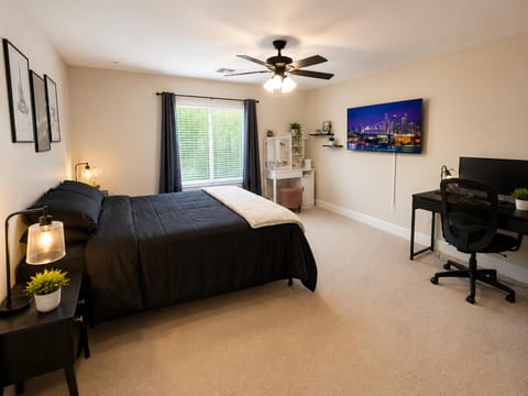 JUST LAUNCHED! Large San Tan Valley Home, Fully Furnished, Fast WiFi, and in a Great Location! (id. 35721)