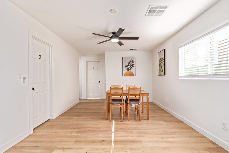 Newly-renovated & modern Phoenix House with Dining area (id. 4083)