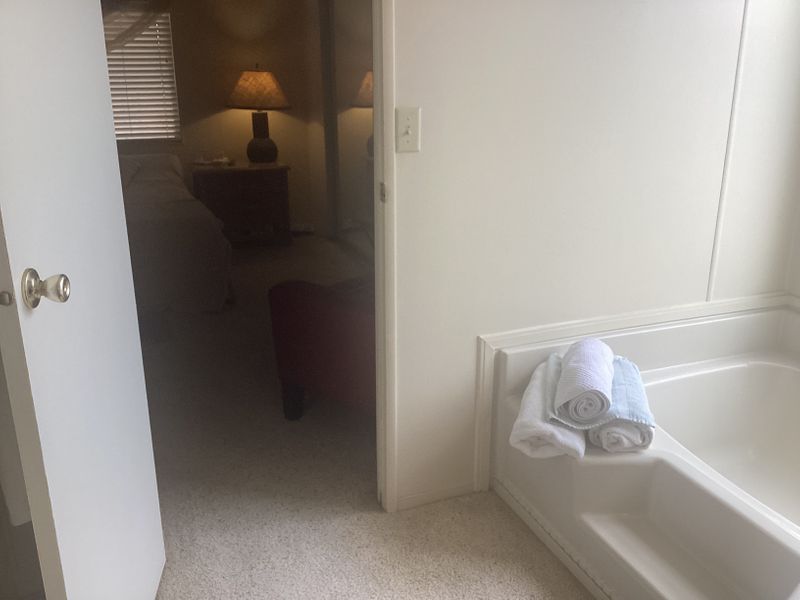 roommates in Palm Desert Private Room in 2Bed.2Bath - cirtru.com