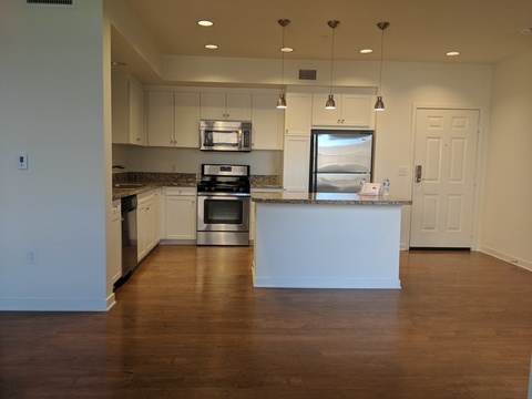 roommates in San Jose Master bedroom in Crescent Village - cirtru.com