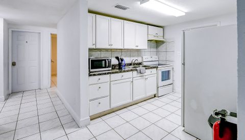 roommates in Undisclosed, Tampa, FL 33613 USF Tampa House with Dining area. Cozy & comfortable. CLOSE TO EVERYTHING !! (id. 3238) - cirtru.com