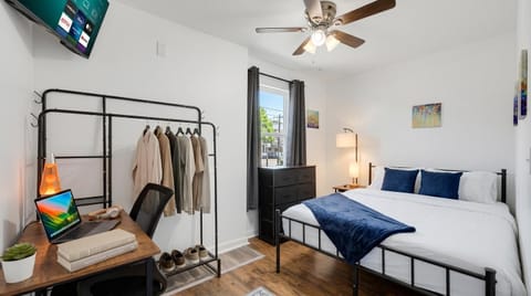 Clean & Comfortable Irving Home with Easy Access to Work, Shops & Transit (id. 32555)
