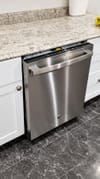 10 mintues from downtown furnished move in ready (id. 43402)
