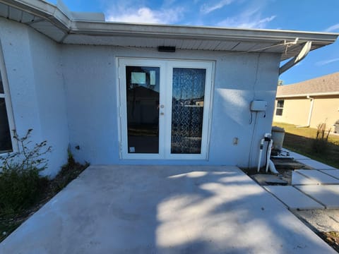 Private Studio with Separate Entrance (id. 24121)