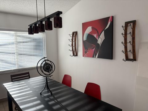 Modern & comfortable Longwood House with Dining area (id. 12424)