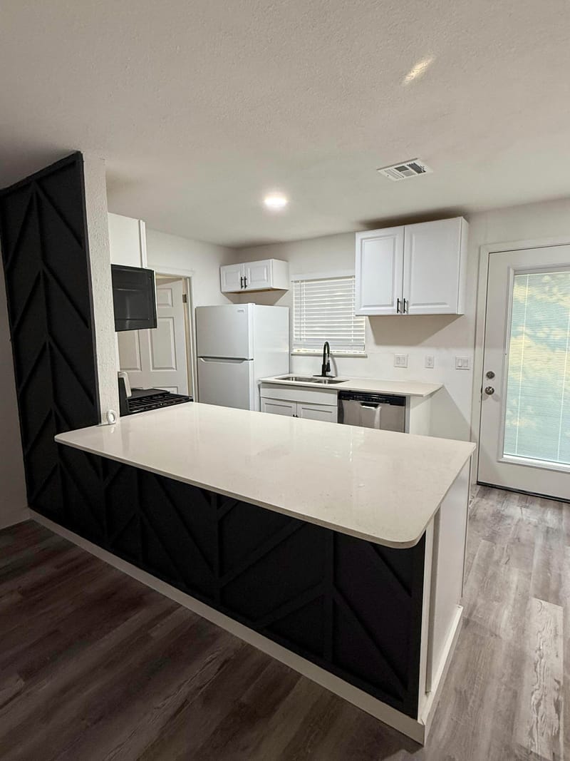 Renovated East Austin Rooms for Rent | No Move-In Fee  Utilities Included  | Close to Tesla & Samsung  | Easy Bus Access (id. 18640)