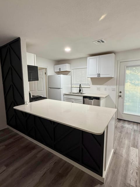 roommates in Undisclosed, Austin, TX 78724 Renovated East Austin Rooms for Rent | No Move-In Fee  Utilities Included  | Close to Tesla & Samsung  | Easy Bus Access (id. 18640) - cirtru.com