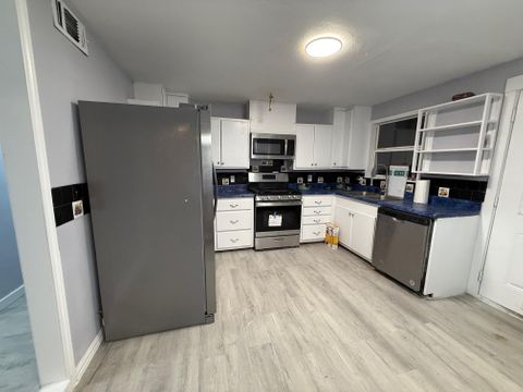 roommates in Undisclosed, Arlington, TX 76010 East Arlington Home
Affordable .  convenient Spot in Arlington (id. 16837) - cirtru.com