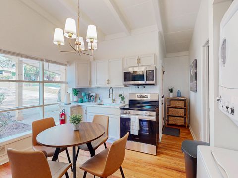 BRAND NEW  Very clean & newly updated Decatur property with Smart TVs  & mini fridges  in every room! (id. 29710)