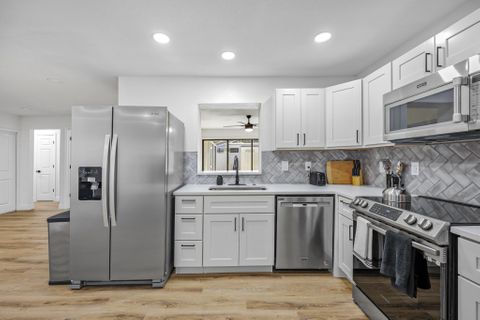 Newly upgraded pool home minutes from FIT!! (id. 9838)