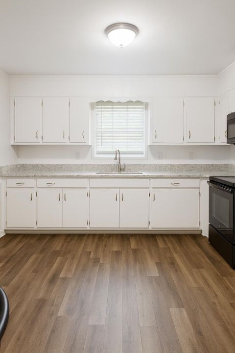 roommates in Undisclosed, College Park, GA 30349 Cozy and Bright College Park Home | Fully Furnished, Secure, and Convenient | No Move-In Fee , Free Wi-Fi , Monthly Cleanings , and Bus Stops within 0.4–0.5 Miles (id. 3979) - cirtru.com