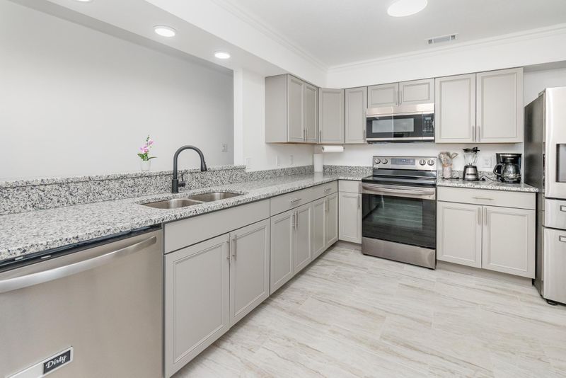 Modern Recently Renovated Kissimmee Home Just Minutes from Orlando’s Best Attractions (id. 8428)