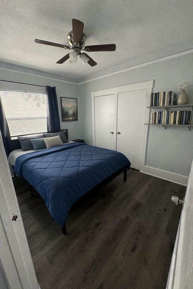 Queen Room- Double Occupancy- Low Price (id. 9821)