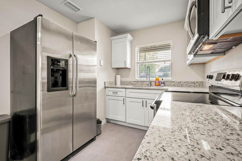 Newly Renovated Home Near DT Orlando,  Millenia Mall,  I-Drive & I4 !! (id. 3213)