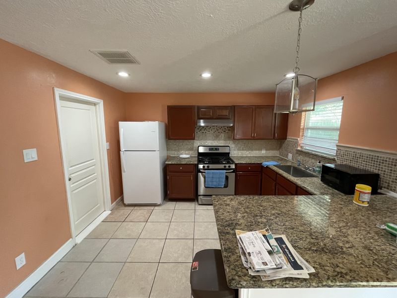 roommates in Undisclosed, Houston, TX 77074 Modern Sharpstown Home – Renovated 2022, 1 Block to Transit, 1 GB Fiber Internet (id. 12872) - cirtru.com