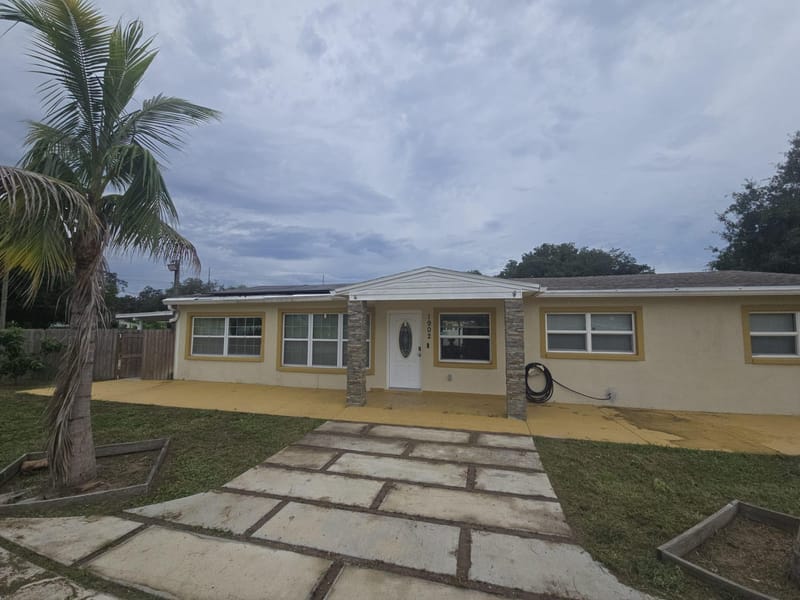 Spacious Living Home in Forest Hills (id. 43490)