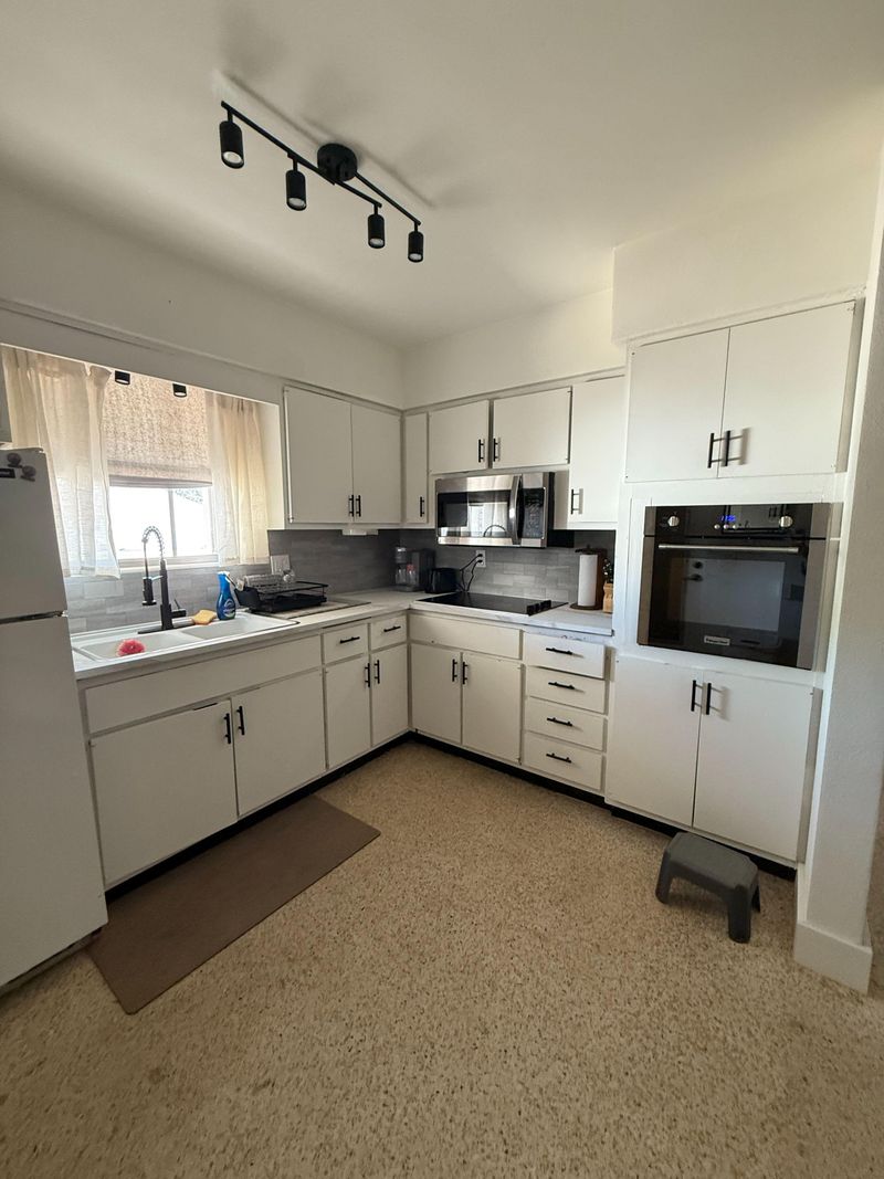 roommates in Undisclosed, Sarasota, FL 34243 Renovated & comfortable Sarasota House golf course community near University Parkway & Lockwood Ridge (id. 11041) - cirtru.com
