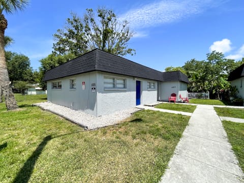 Comfortable & newly-renovated waiting for you to call it home (id. 4984)