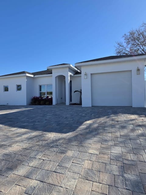 Live in Seminole, a 2 minute walk to transit stop Starkey Rd + 94th Ave (id. 43595)