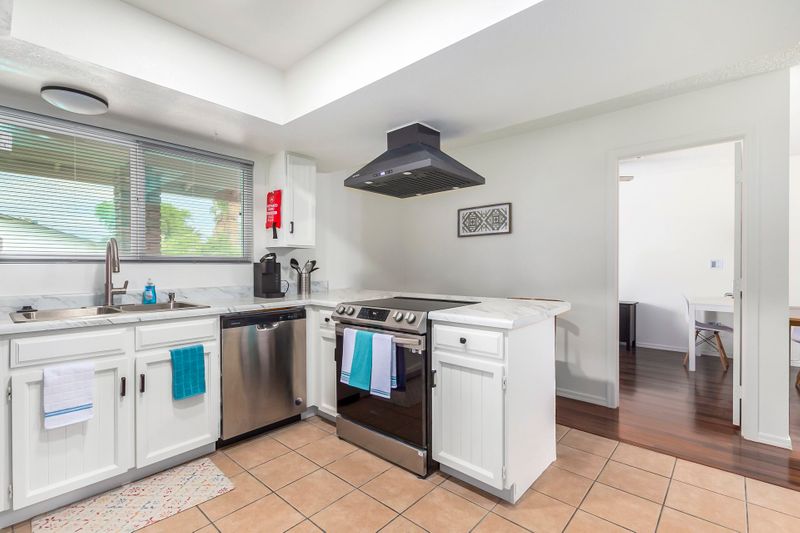 Comfortable & high-quality Mesa House with Backyard and newly renovated bathrooms and kitchen. (id. 8037)