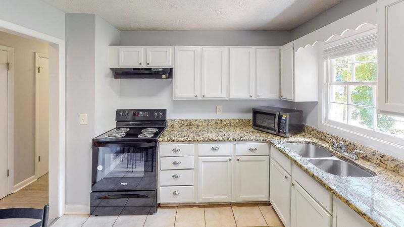 SuperHost Lovely Updated Home in Quiet Decatur Neighborhood (id. 1669)