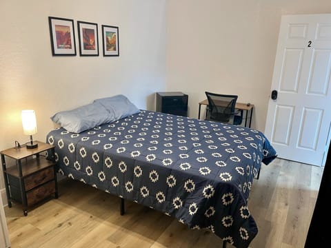 Homey Multiplex  Perfect Lakeland Location Smart TV in Every Room Private Bathrooms!!! (id. 17941)