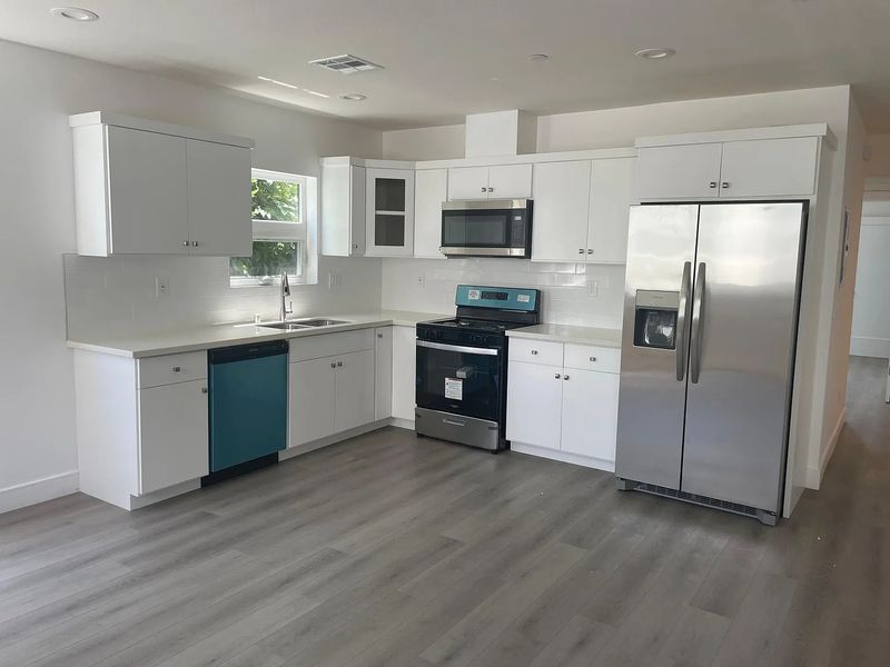 roommates in Los Angeles Private Room in 9Bed.9Bath - cirtru.com