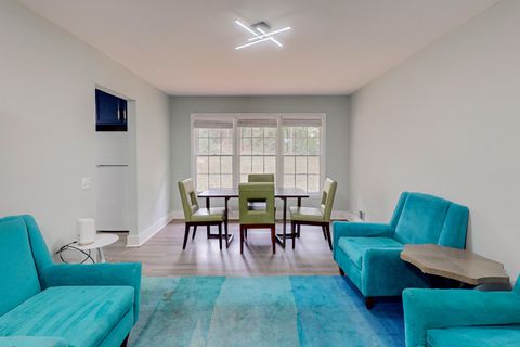 Rent Fast!  Right off Chapel Hill Rd - Walk to Target, McDonalds, Panda Express, Dollar Store  | No Move-In Fee  , Free Fast Wi-Fi $ , Monthly Cleaning ,  Quiet Neighborhood, + Friendly Padmates (id. 9922)