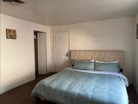 Live in Camelback East Village (id. 34489)