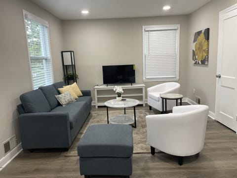 Live in Glenmont Forest (id. 41203)