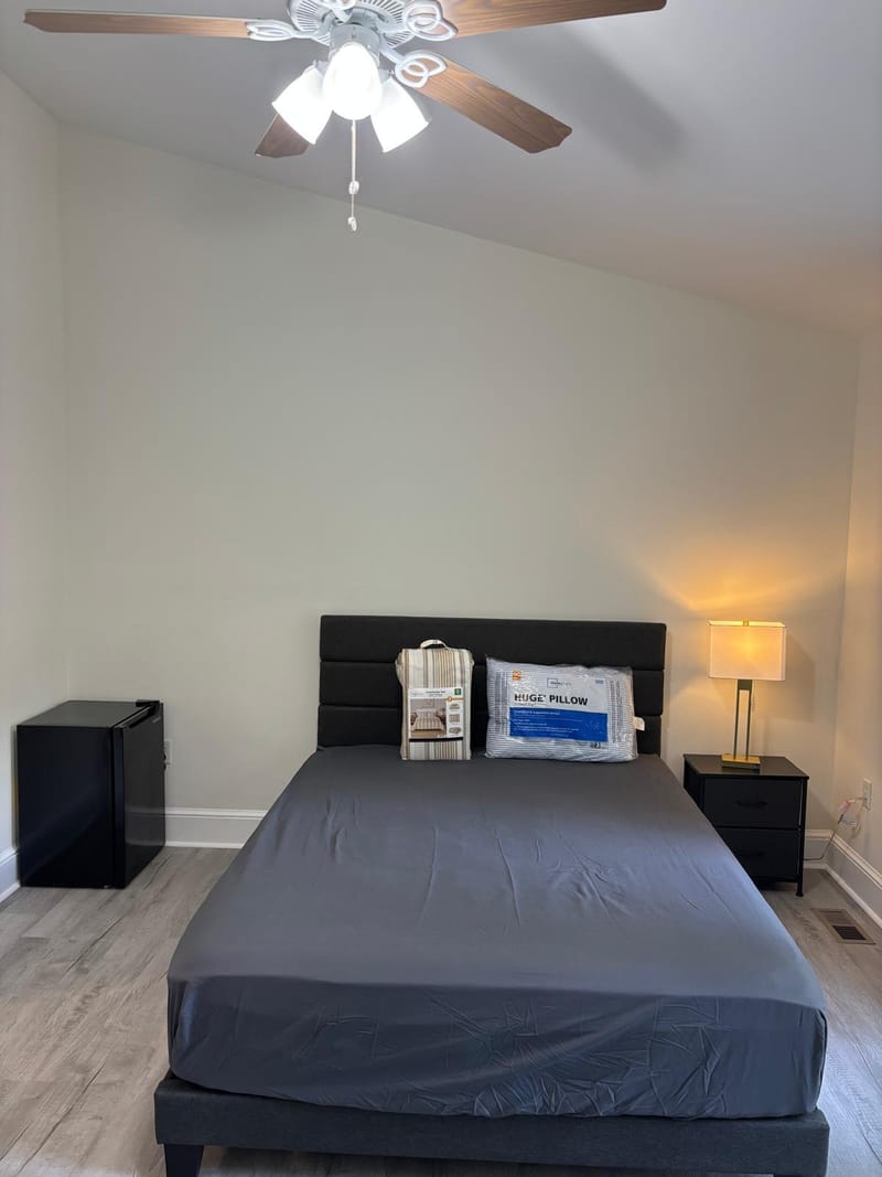 Live in Weddington (id. 45553)