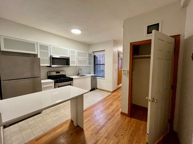 roommates in Roxbury Private Room in 4Bed.1Bath - cirtru.com